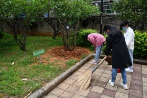 強(qiáng)化勞動實(shí)踐，共建美麗校園